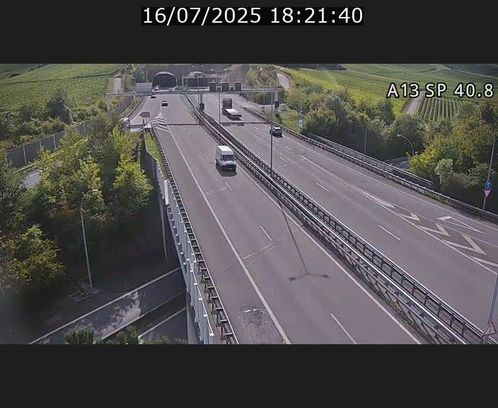Webcam avec vue sur l'entrée côté allemand du tunnel Markusbierg à Schengen. Vue orientée vers le tunnel et Bettembourg