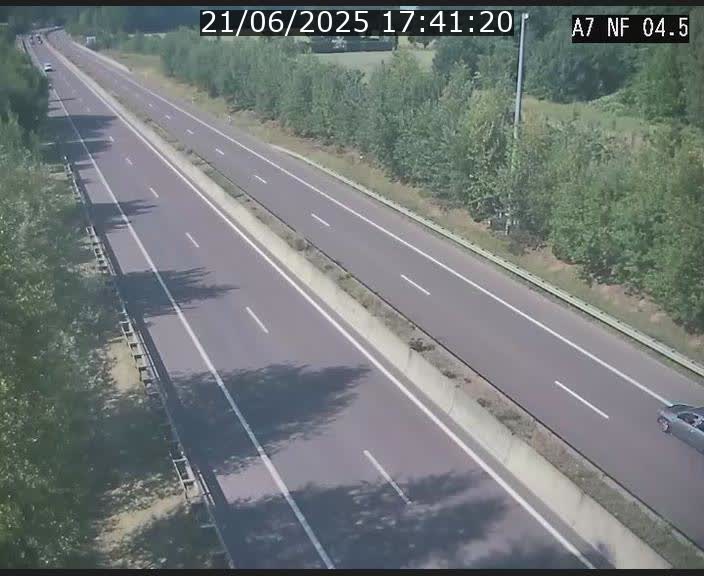 Caméra autoroute Luxembourg A7 - Passage à gibier Rëngelbour - direction Tunnel Grouft