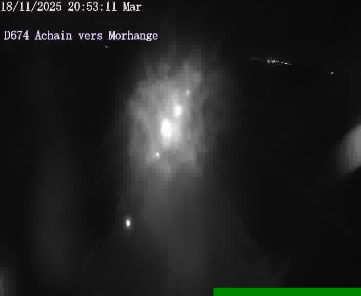 Caméra de trafic sur D674 (France) à Achain, orientée vers Morhange, permettant d’évaluer fluidité, incidents et densité automobile.