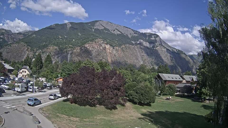 Webcam au niveau de la mairie du village du Bourg d'Oisans, aux pieds de l'Alpe d'Huez et aux portes du parc des Écrins