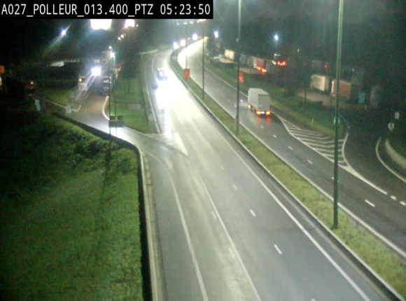 Webcam A27/E42 avec vue sur le parking de l'aire de Polleur, après le Viaduc de Polleur à Theux. Vue orientée vers Liège