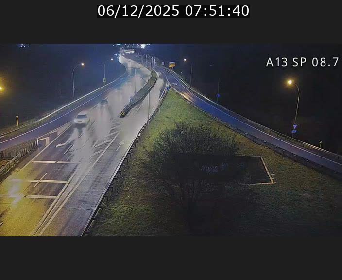 Traffic live webcam Luxembourg Jonction Lankelz - A13 direction Pétange - BK 8.7