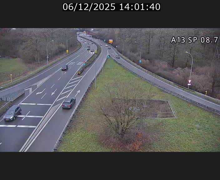 Traffic live webcam Luxembourg Jonction Lankelz - A13 direction Pétange - BK 8.7 