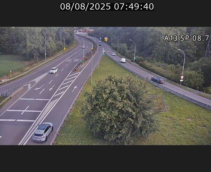 Traffic live webcam Luxembourg Jonction Lankelz - A13 direction Pétange - BK 8.7 
