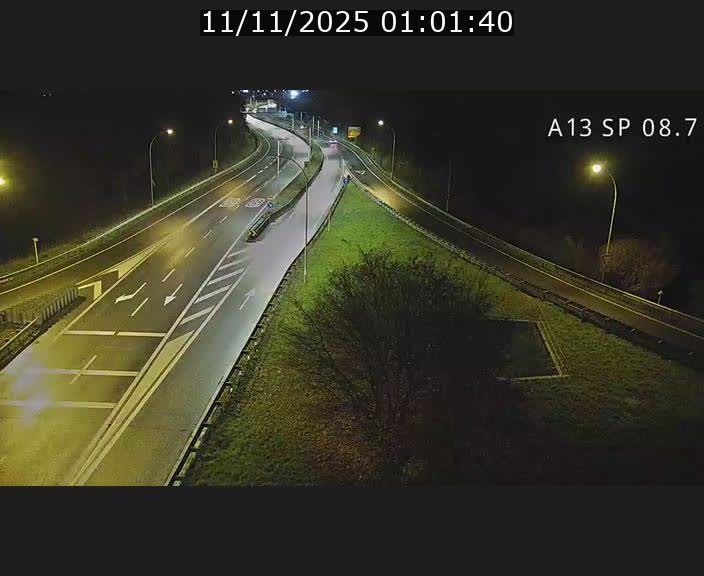 Traffic live webcam Luxembourg Jonction Lankelz - A13 direction Pétange - BK 8.7 
