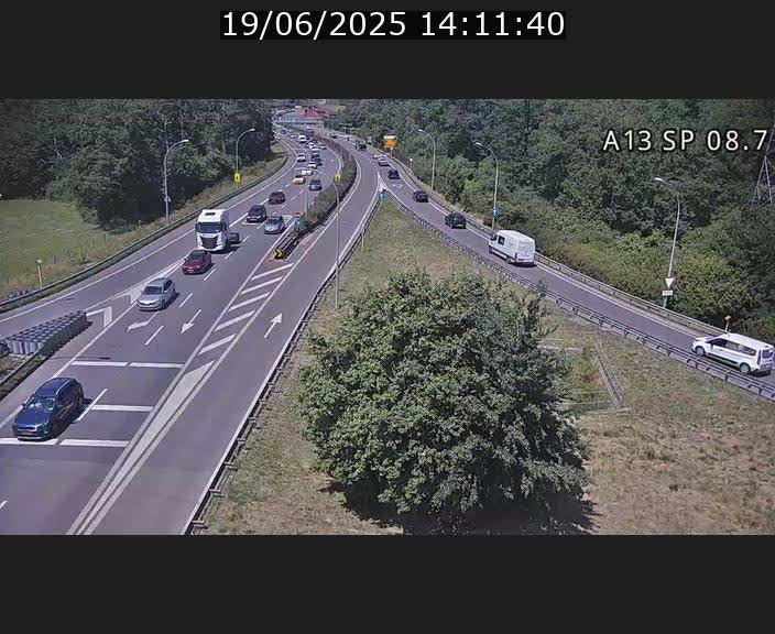 Traffic live webcam Luxembourg Jonction Lankelz - A13 direction Pétange - BK 8.7 