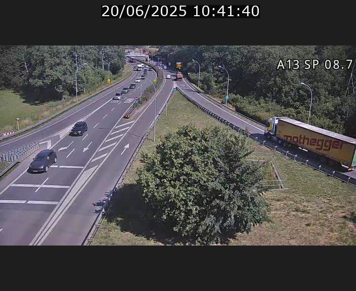 Traffic live webcam Luxembourg Jonction Lankelz - A13 direction Pétange - BK 8.7 