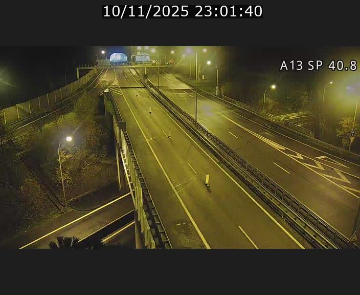 Webcam avec vue sur l'entrée côté allemand du tunnel Markusbierg à Schengen. Vue orientée vers le tunnel et Bettembourg