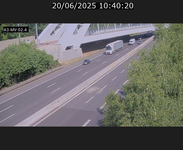 Webcam autoroute de la France (A3) au Luxembourg à Fentange, à proximité de la Croix de Gasperich. Vue orientée vers la Cloche d'Or