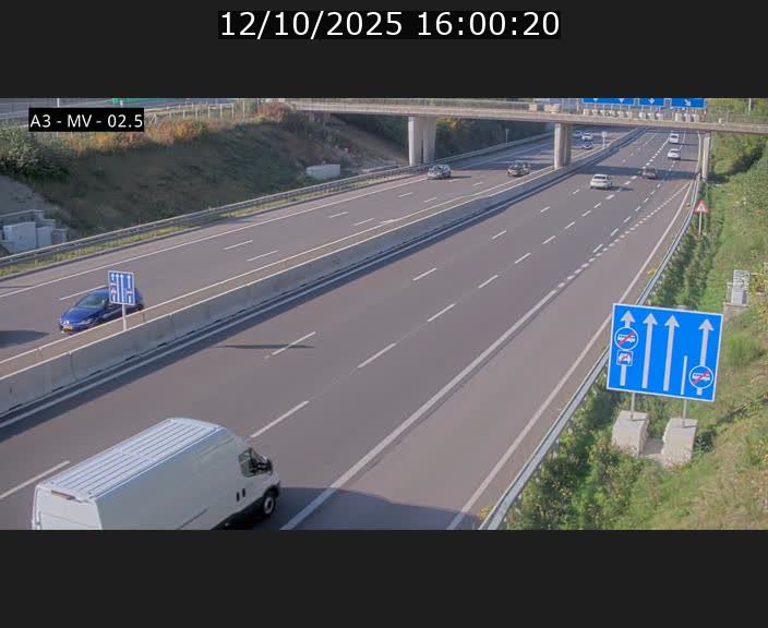 Webcam autoroute A3 au Luxembourg à proximité de la Croix de Gasperich. Vue orientée vers Luxembourg