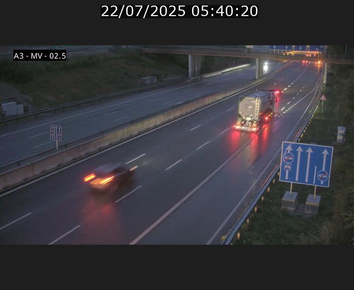 Webcam autoroute A3 au Luxembourg à proximité de la Croix de Gasperich. Vue orientée vers Luxembourg