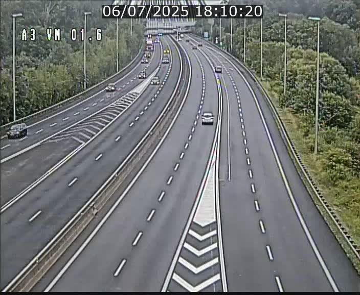 Traffic live webcam Luxembourg - Croix de Gasperich - A3 - BK 1.6 - direction France/Aire de Berchem
