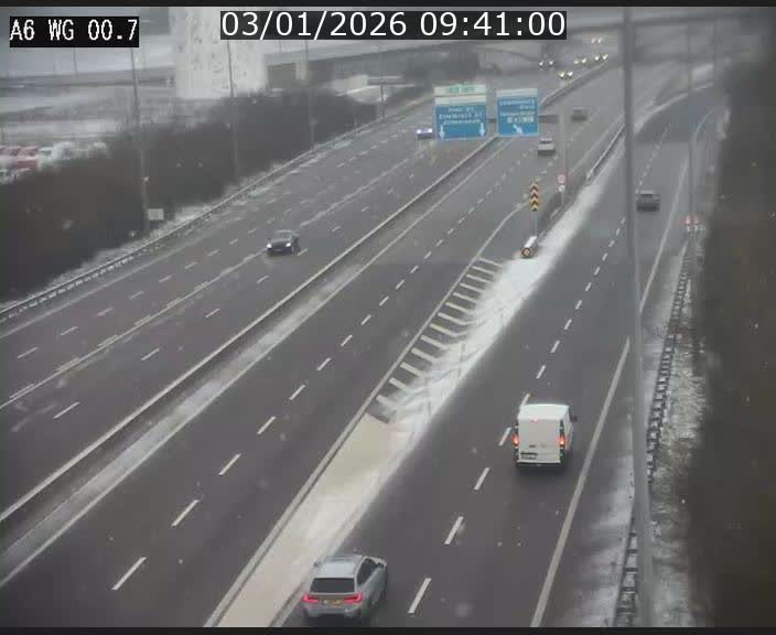 Traffic live webcam Luxembourg Croix de Cessange - A6 - BK 0.7 - direction A3 France
