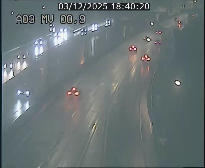 Traffic live webcam Luxembourg Croix de Gasperich - A3 - BK 0.4 - direction Luxembourg