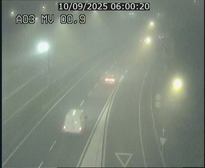 Traffic live webcam Luxembourg Croix de Gasperich - A3 - BK 0.4 - direction Luxembourg