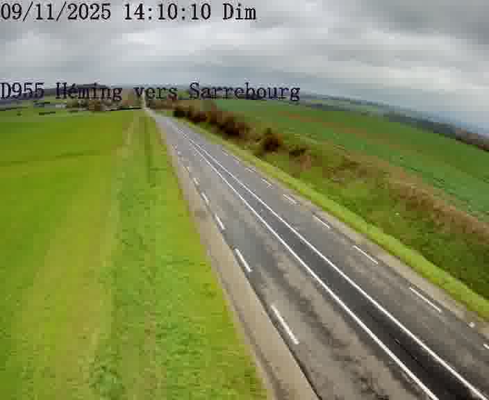 Caméra routière située sur D955 (France) à Heming, orientée vers Sarrebourg, surveillant en continu la circulation locale et régionale.