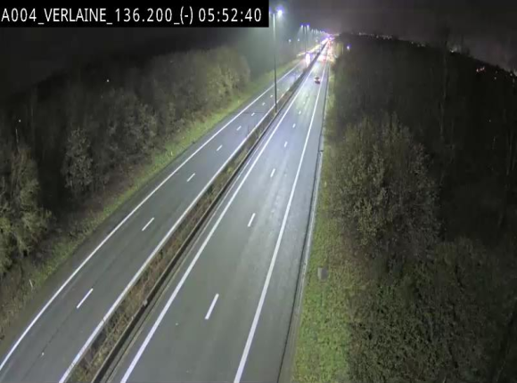Webcam sur l'E411 à hauteur du pont surplombant la N40, à proximité de la sortie 26 Verlaine - Libramont-Chevigny. Vue orientée vers Namur
