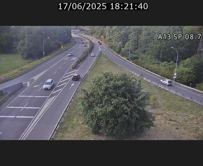 Traffic live webcam Luxembourg Jonction Lankelz - A13 direction Pétange - BK 8.7 