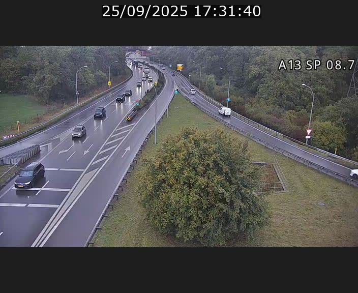 Traffic live webcam Luxembourg Jonction Lankelz - A13 direction Pétange - BK 8.7 