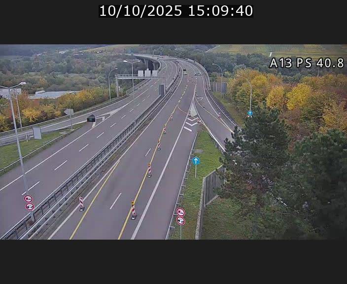 Webcam autoroute A13 à la sortie est du tunnel Markusbierg à Schengen. Vue sur le pont de la Moselle, vers l'Allemagne