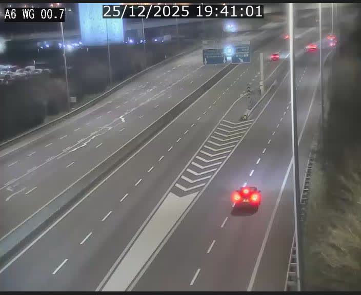 Traffic live webcam Luxembourg Croix de Cessange - A6 - BK 0.7 - direction A3 France