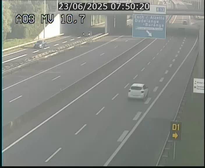 Traffic live webcam Luxembourg Croix de Bettembourg - A3 - BK 10.7 - direction France