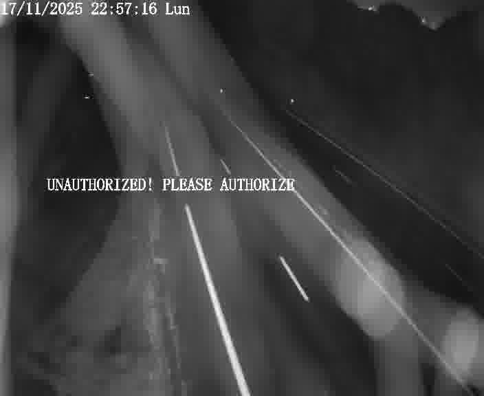 Webcam sur la D910 située dans la Côte des 4 vents. Vue orientée vers le bas, vers Saint-Avold.