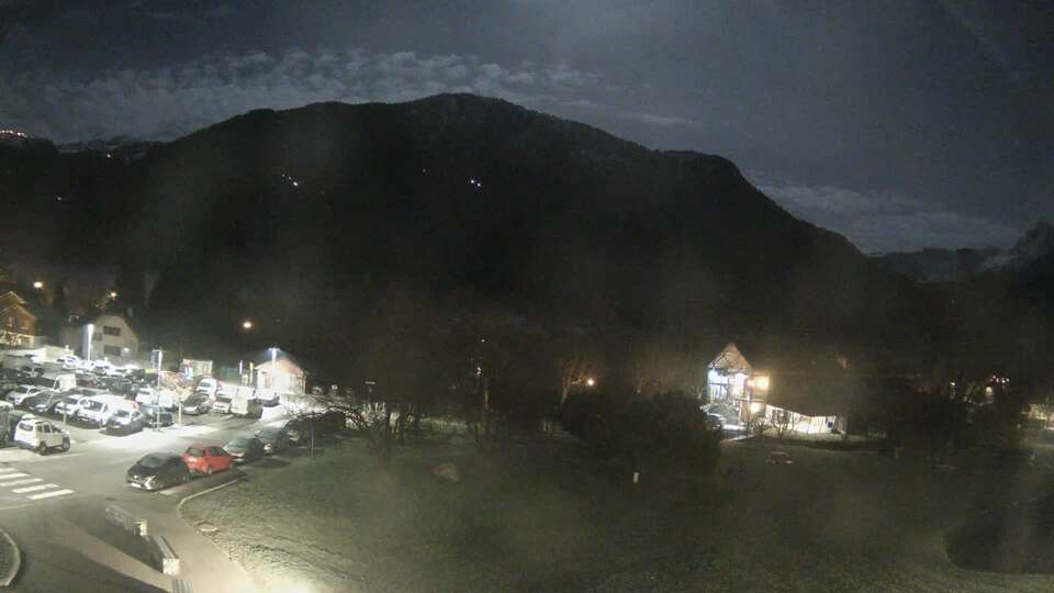 Webcam au niveau de la mairie du village du Bourg d'Oisans, aux pieds de l'Alpe d'Huez et aux portes du parc des Écrins