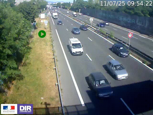 Webcam à Bron sur l'A43 à la jonction avec le boulevard périphérique de Lyon (D383). Vue orientée vers Lyon