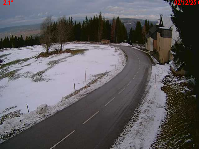 Webcam en haut du col du Ballon d'Alsace sur la D465 à 1075 mètres d'altitude dans les Vosges