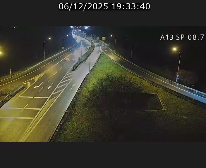Traffic live webcam Luxembourg Jonction Lankelz - A13 direction Pétange - BK 8.7 
