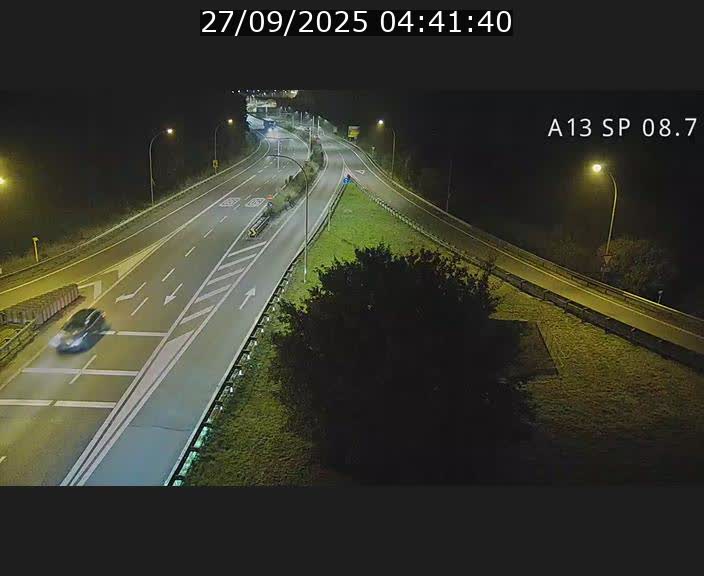 Traffic live webcam Luxembourg Jonction Lankelz - A13 direction Pétange - BK 8.7 
