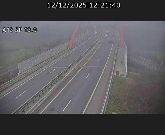 Traffic live webcam Luxembourg Kayl - A13 direction Esch-sur-Alzette/Luxembourg-ville - BK 13.9
