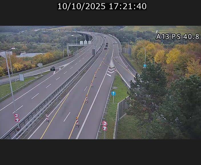 Webcam autoroute A13 à la sortie est du tunnel Markusbierg à Schengen. Vue sur le pont de la Moselle, vers l'Allemagne