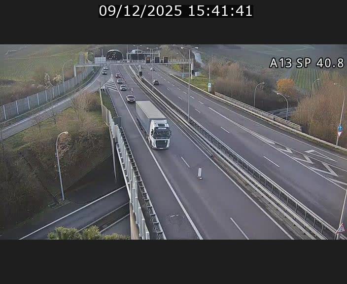 Webcam avec vue sur l'entrée côté allemand du tunnel Markusbierg à Schengen. Vue orientée vers le tunnel et Bettembourg