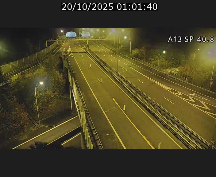 Webcam avec vue sur l'entrée côté allemand du tunnel Markusbierg à Schengen. Vue orientée vers le tunnel et Bettembourg