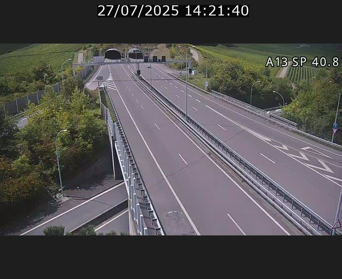 Webcam avec vue sur l'entrée côté allemand du tunnel Markusbierg à Schengen. Vue orientée vers le tunnel et Bettembourg