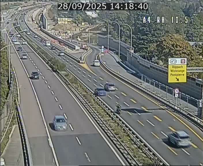 Traffic live webcam Luxembourg Pontpierre - A4 - BK 10.5 - direction Luxembourg