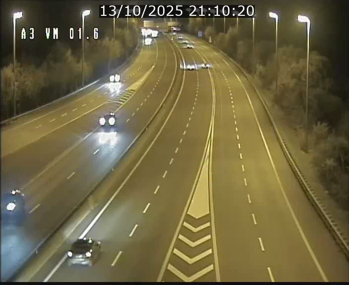 Traffic live webcam Luxembourg - Croix de Gasperich - A3 - BK 1.6 - direction France/Aire de Berchem