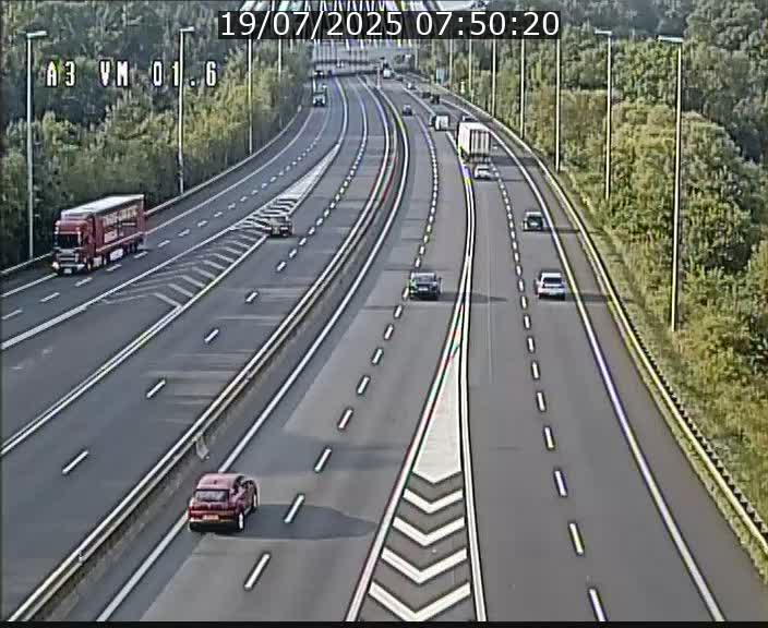 Traffic live webcam Luxembourg - Croix de Gasperich - A3 - BK 1.6 - direction France/Aire de Berchem