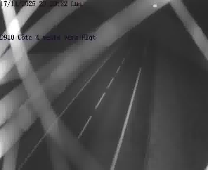 Webcam sur la D910 située dans la Côte des 4 vents. Vue orientée vers le haut de la côte, vers Faulquemont