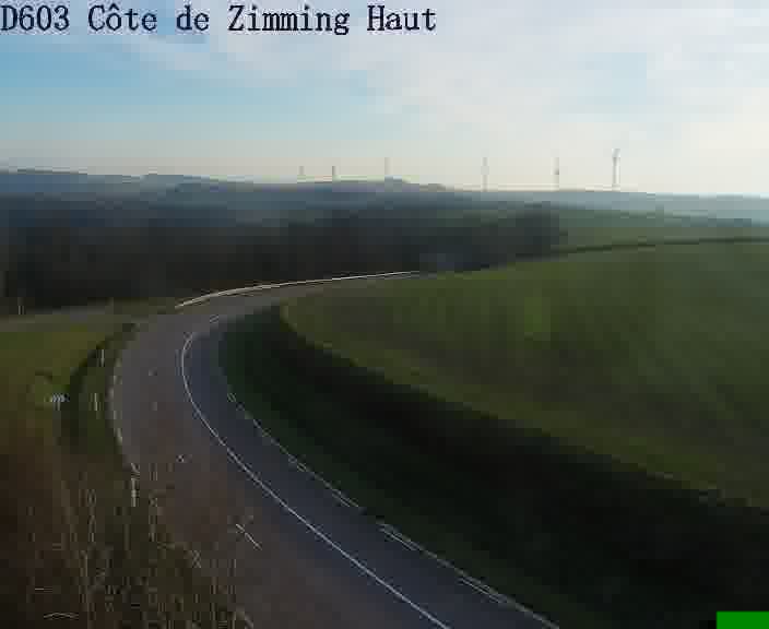 Webcam sur la D603 située en haut de la Côte de Zimming. Vue orientée vers Saint-Avold.