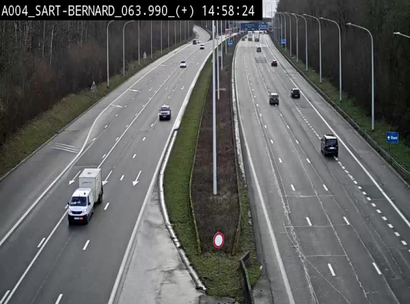 Webcam sur l'E411 à hauteur de la jonction avec la N4 à la sortie de Namur. Vue orientée vers Luxembourg