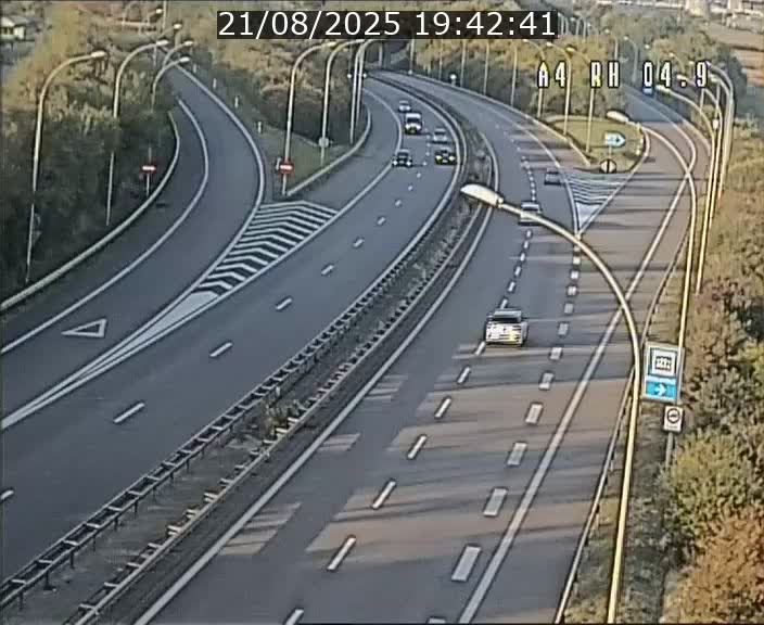 Traffic live webcam Luxembourg Leudelange - A4 - BK 4.9 - direction Luxembourg