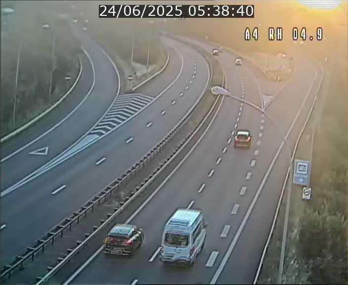 Traffic live webcam Luxembourg Leudelange - A4 - BK 4.9 - direction Luxembourg