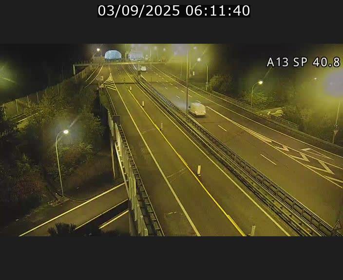 Webcam avec vue sur l'entrée côté allemand du tunnel Markusbierg à Schengen. Vue orientée vers le tunnel et Bettembourg