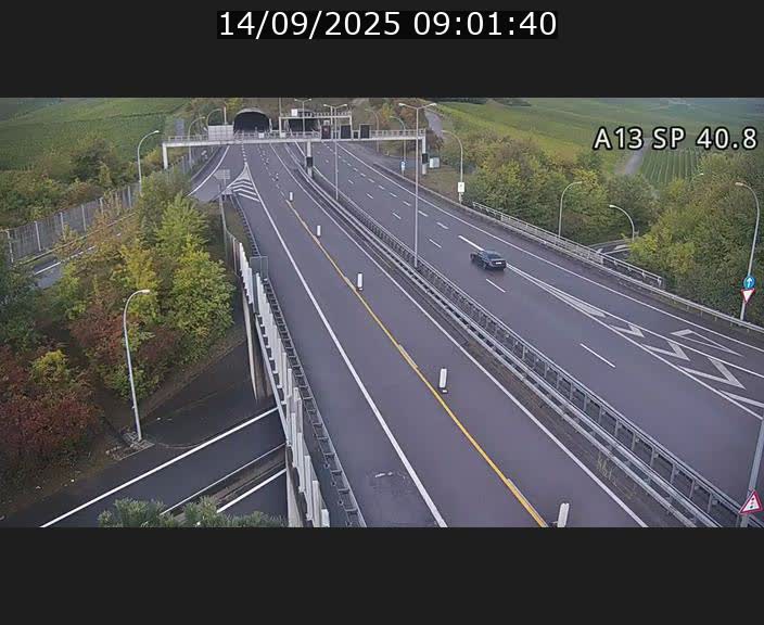 Webcam avec vue sur l'entrée côté allemand du tunnel Markusbierg à Schengen. Vue orientée vers le tunnel et Bettembourg