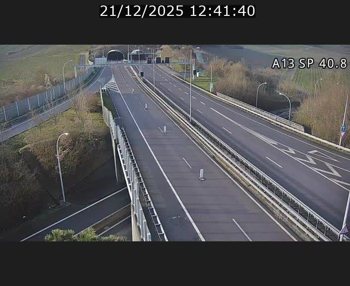 Webcam avec vue sur l'entrée côté allemand du tunnel Markusbierg à Schengen. Vue orientée vers le tunnel et Bettembourg