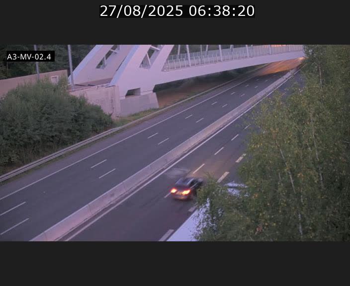 Webcam autoroute de la France (A3) au Luxembourg à Fentange, à proximité de la Croix de Gasperich. Vue orientée vers la Cloche d'Or