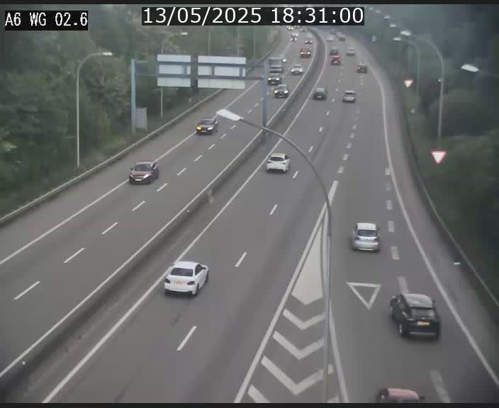 Traffic live webcam Luxembourg Croix de Cessange - A6 - BK 2.6 - direction France/Allemagne